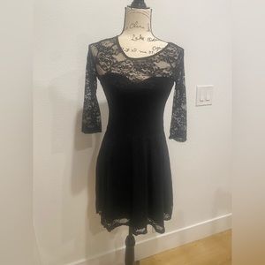 Black lace dress - Small
